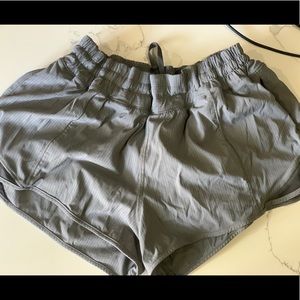 Lululemon Hotty Hot Short SZ 6